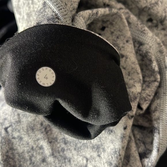 Lululemon Leggings sz4 - Picture 9 of 9